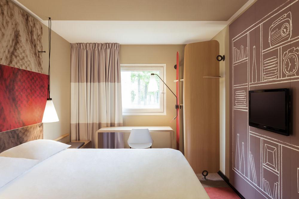 מלון לה קורנב Ibis Paris Le Bourget מראה חיצוני תמונה