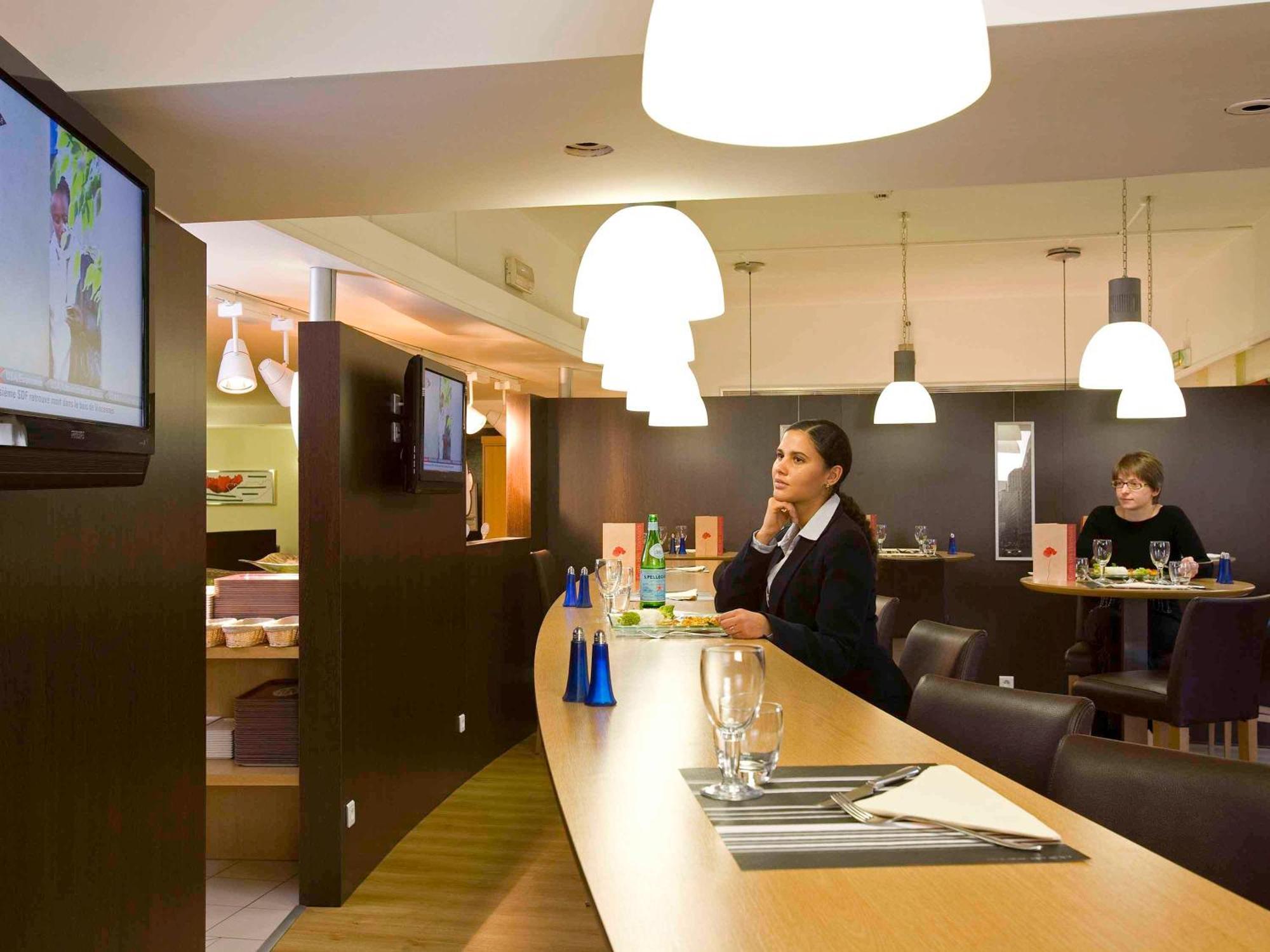 מלון לה קורנב Ibis Paris Le Bourget מראה חיצוני תמונה