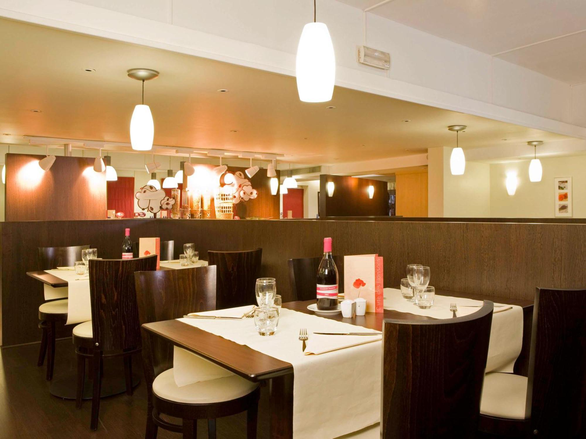 מלון לה קורנב Ibis Paris Le Bourget מראה חיצוני תמונה