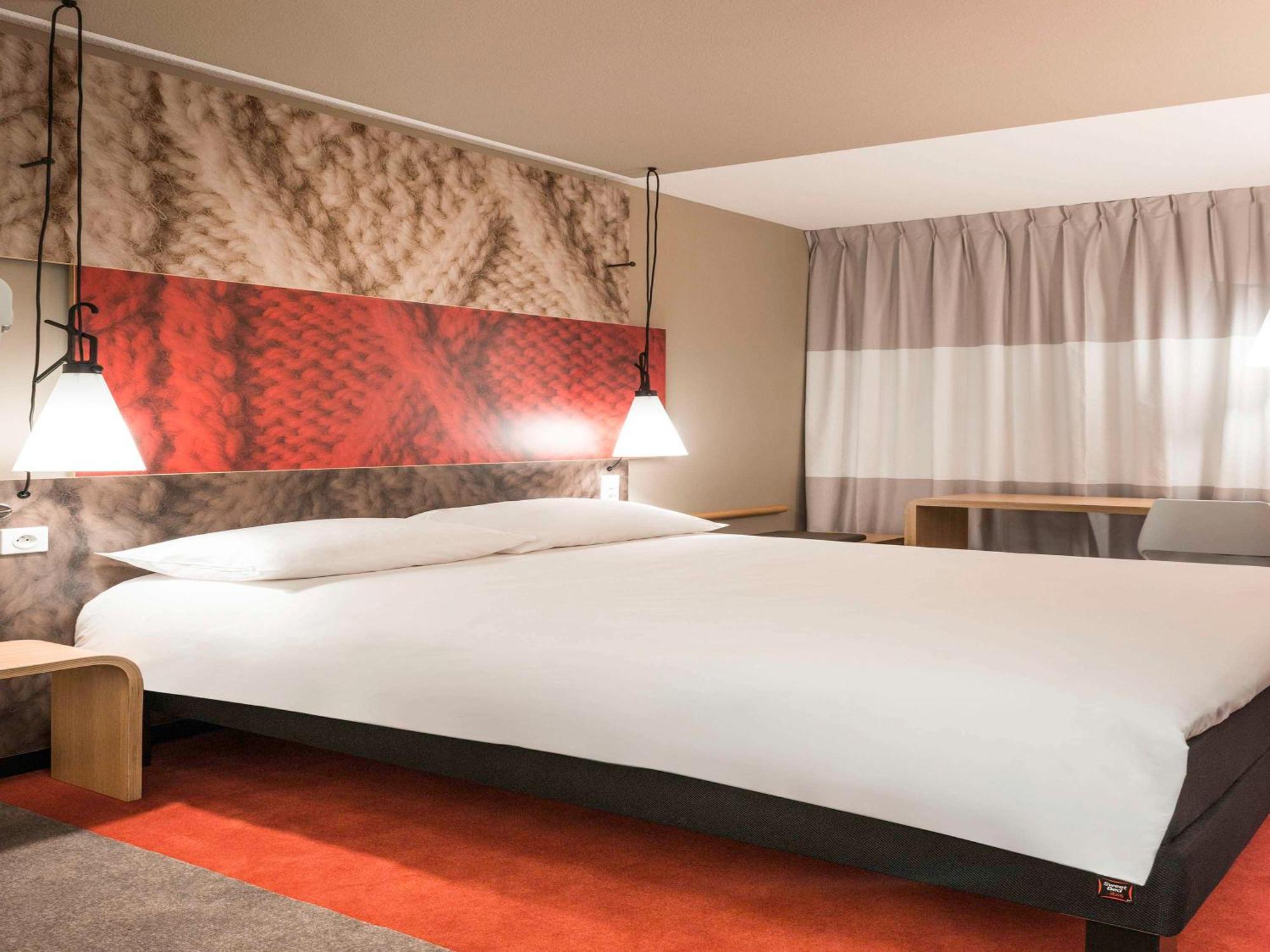 מלון לה קורנב Ibis Paris Le Bourget מראה חיצוני תמונה