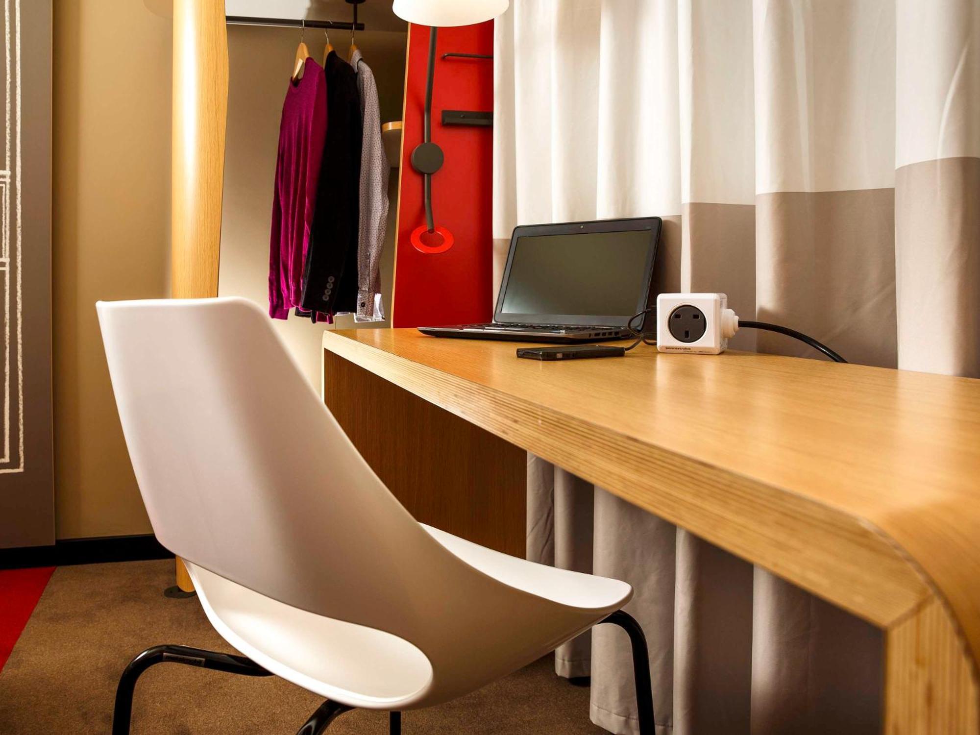 מלון לה קורנב Ibis Paris Le Bourget מראה חיצוני תמונה