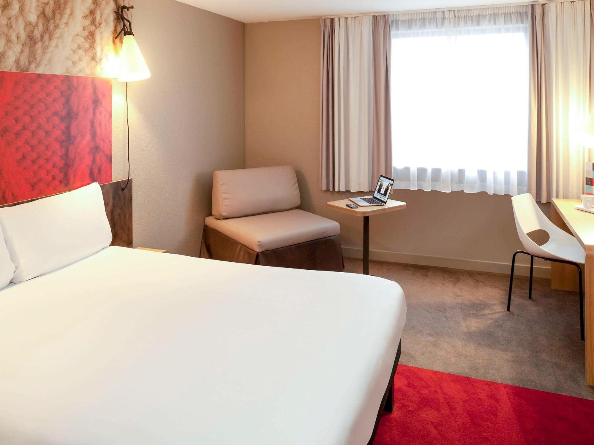 מלון לה קורנב Ibis Paris Le Bourget מראה חיצוני תמונה