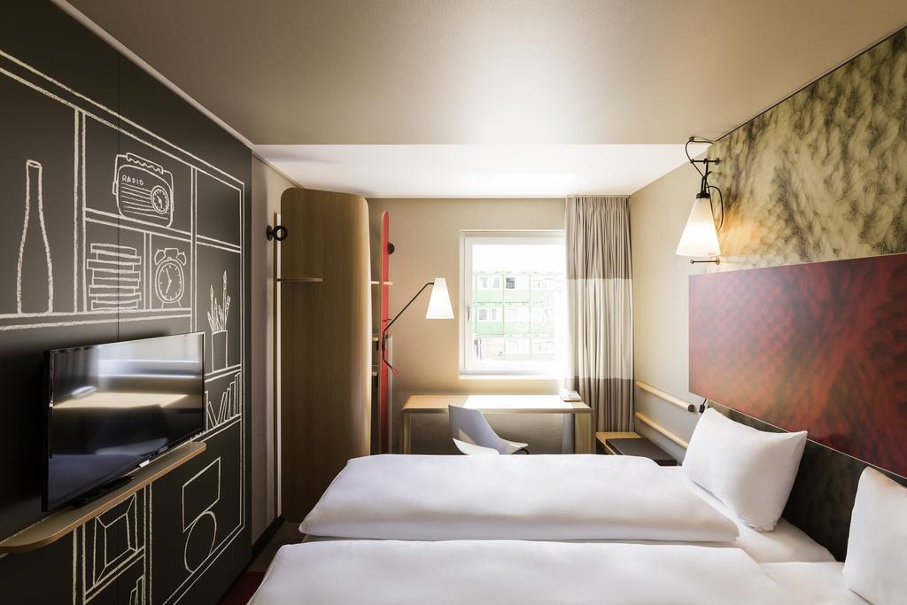 מלון לה קורנב Ibis Paris Le Bourget מראה חיצוני תמונה