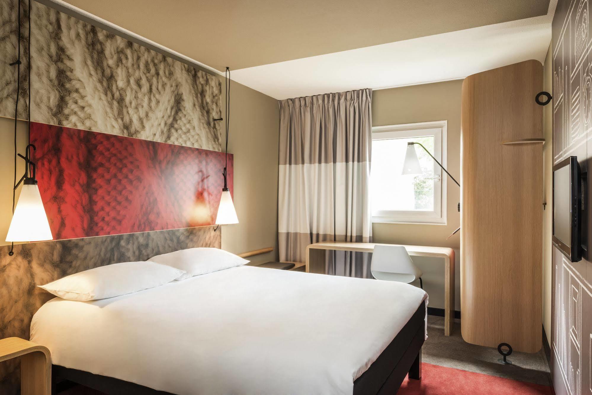 מלון לה קורנב Ibis Paris Le Bourget מראה חיצוני תמונה