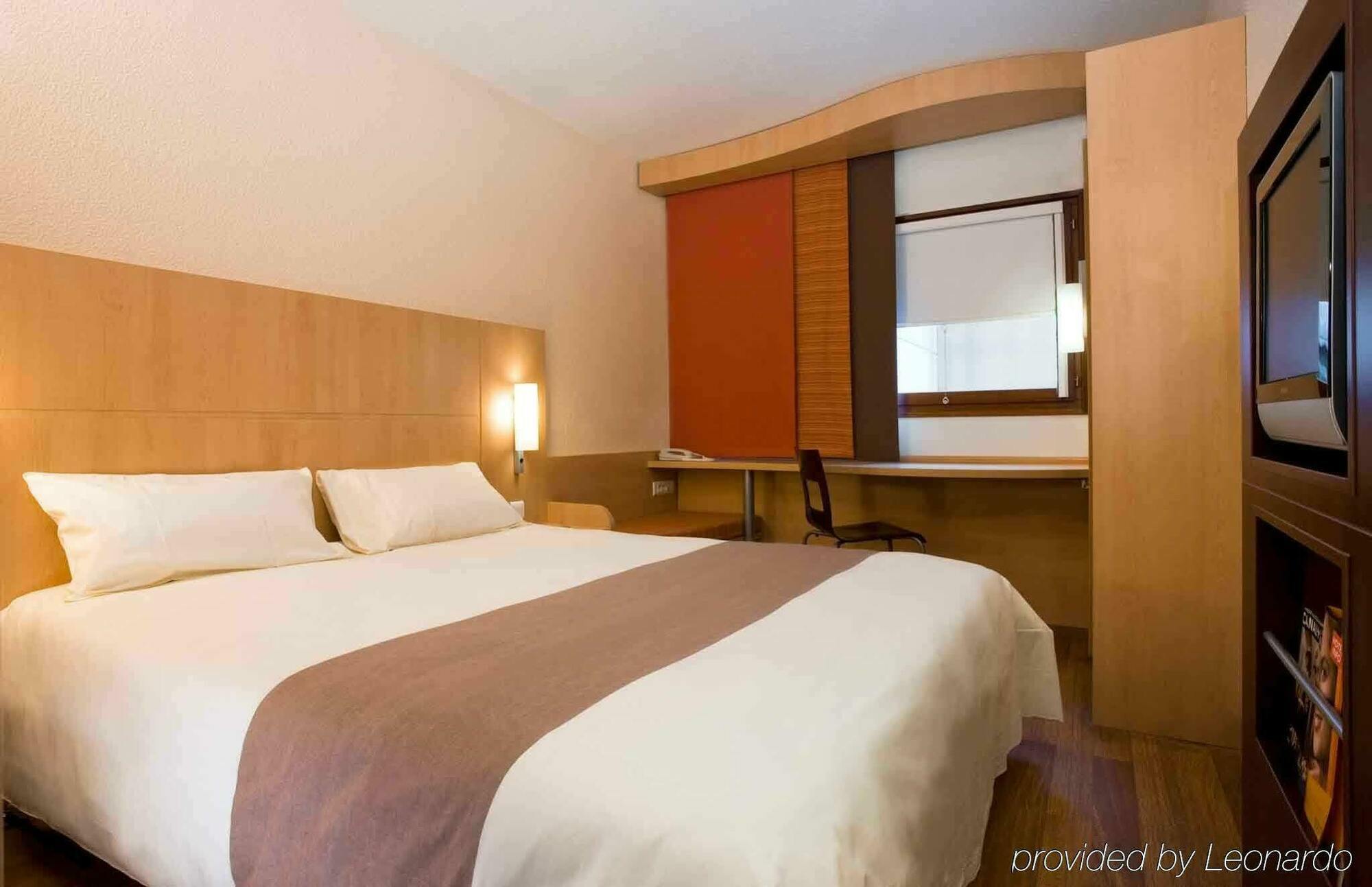 מלון לה קורנב Ibis Paris Le Bourget מראה חיצוני תמונה